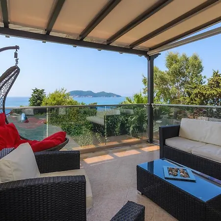 Tortuga Dafni Bay Diver's Paradise By 