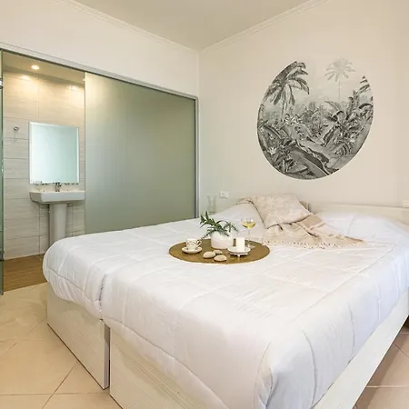 Tortuga Dafni Bay Diver's Paradise By 